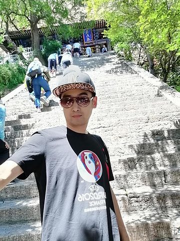 "恒山是五岳中的北岳是道教圣地，不愿爬山的也可坐索道，其实索道根本没有必要。山顶的景色还是要欣赏的_恒山"的评论图片