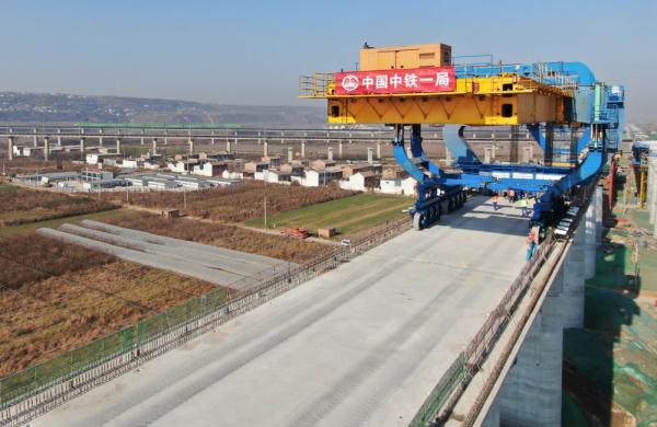 新春走基层｜陕西：高铁筑就“奔富”新通途