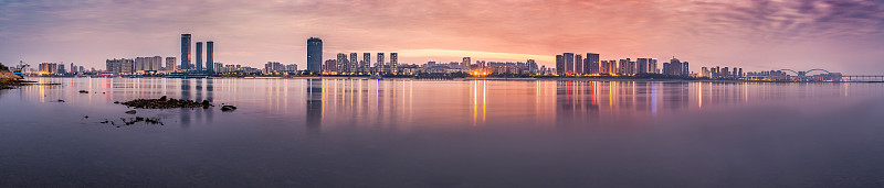 湖北省宜昌市滨江夜景图片下载