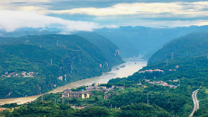 长江三峡西陵峡入口湖北宜昌南津关图片下载