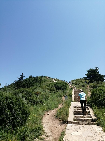 "恒山是五岳中的北岳是道教圣地，不愿爬山的也可坐索道，其实索道根本没有必要。山顶的景色还是要欣赏的_恒山"的评论图片