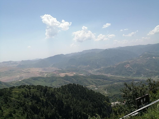 "恒山是五岳中的北岳是道教圣地，不愿爬山的也可坐索道，其实索道根本没有必要。山顶的景色还是要欣赏的_恒山"的评论图片