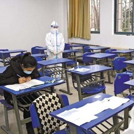 西安雪夜里的“摆渡人”!