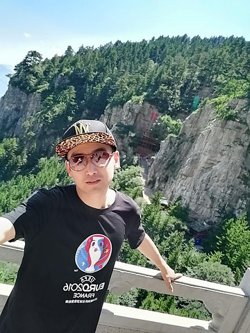 "恒山是五岳中的北岳是道教圣地，不愿爬山的也可坐索道，其实索道根本没有必要。山顶的景色还是要欣赏的_恒山"的评论图片
