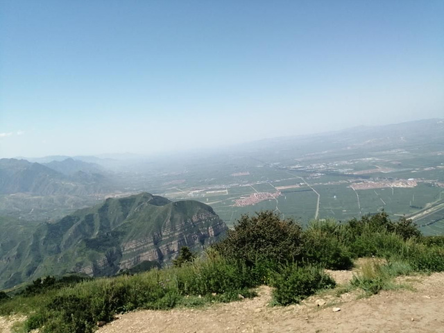 "恒山是五岳中的北岳是道教圣地，不愿爬山的也可坐索道，其实索道根本没有必要。山顶的景色还是要欣赏的_恒山"的评论图片