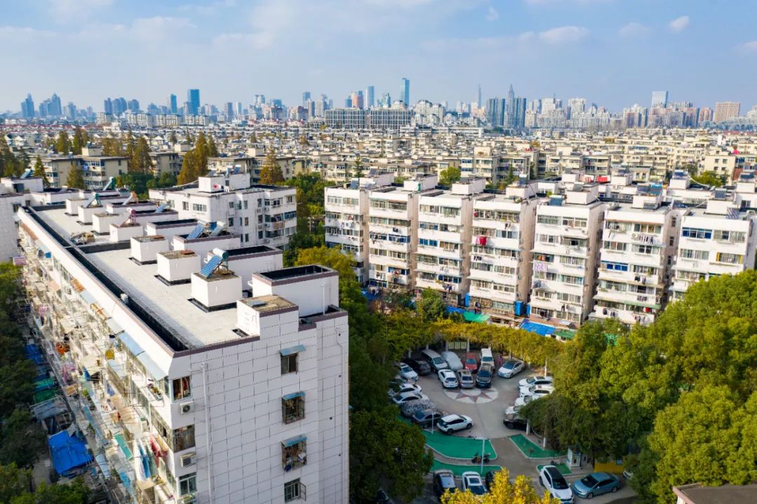 秦淮区岗虹苑小区进行“海绵化改造”,成为我市老旧小区改造项目中的首批试点“海绵小区”。南京日报/紫金山新闻记者 段仁虎 摄