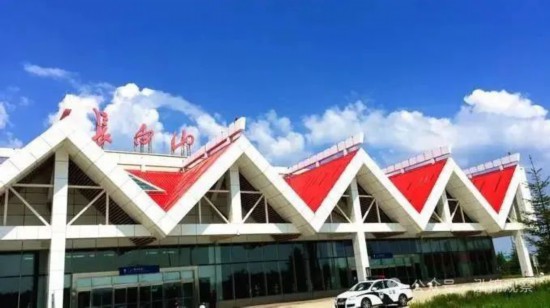 长白山机场。