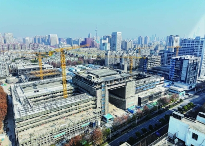 位于鼓楼区河西地区的南京市第二十九中学新校区项目主体结构顺利通过验收，进入装饰装修阶段。 南京日报/紫金山新闻记者 徐琦 摄