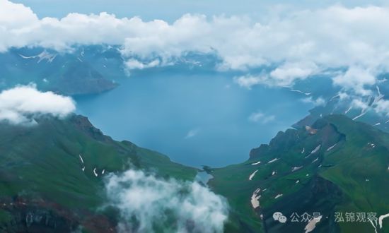 长白山天池，美如仙境。