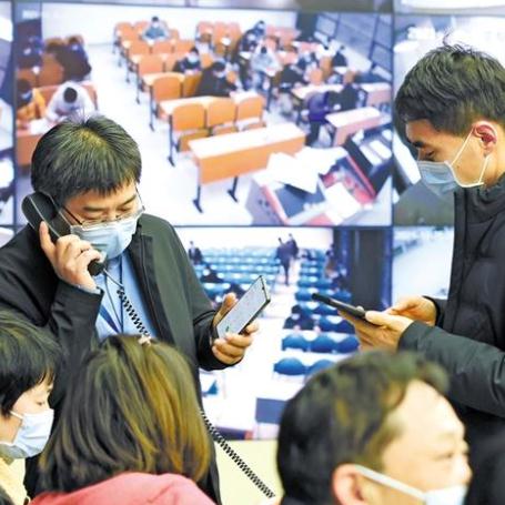 西安雪夜里的“摆渡人”!