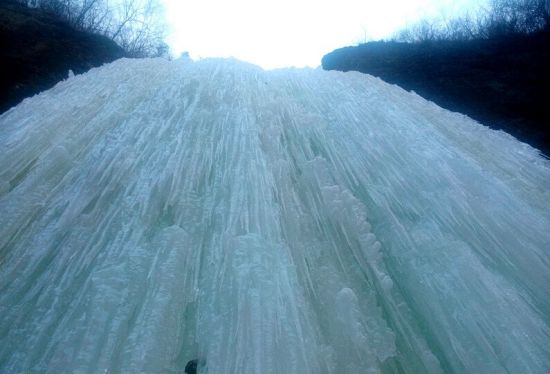 顶级冰瀑 图/"绿锐山地运动"