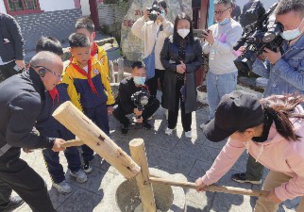 [纪念井冈山革命根据地创建95周年] 深情红土地 逐梦新征程